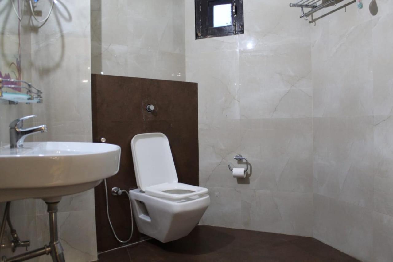 דלהאוזי Hotel Topaz מראה חיצוני תמונה