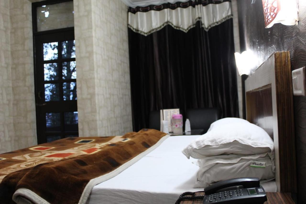 דלהאוזי Hotel Topaz מראה חיצוני תמונה